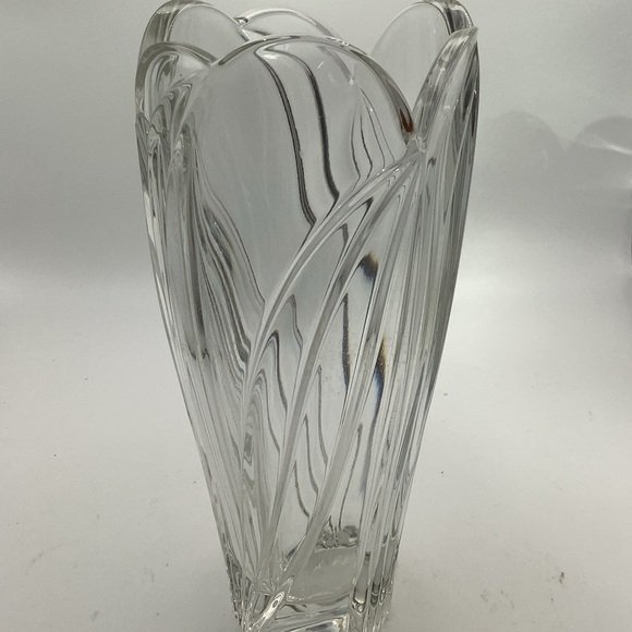 Large 10” Fluted Crystal Vase - Picture 10 of 14